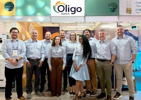 Diretor Técnico Global de Avicultura do Innovad Group prestigia Oligo Basics no SBSA 2026 e destaca força da empresa no setor avícola