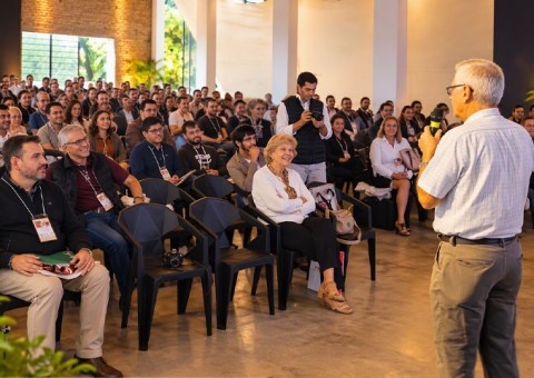 Simpósio de Atualização em Postura Comercial reforça seu papel como ponte entre a pesquisa e a produção