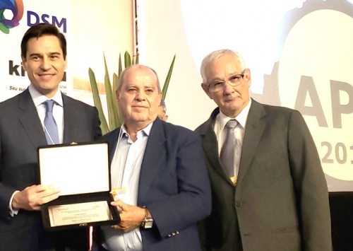 Congresso da APA homenageia professores de destaque na avicultura brasileira