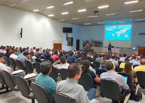 XXII Simpósio de Atualização em Postura Comercial destaca inovações e desafios da avicultura moderna