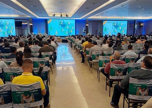 Análises estratégicas sobre mercado de grãos, segurança alimentar e produção de ovos abriram Congresso da APA 2026