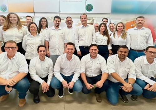 Vaxxinova apresenta a vacina Vaxxon REO 4 para o controle do Reovírus Aviário em seu estande no SBSA 2026