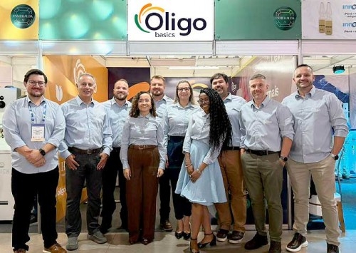 Diretor Técnico Global de Avicultura do Innovad Group prestigia Oligo Basics no SBSA 2026 e destaca força da empresa no setor avícola