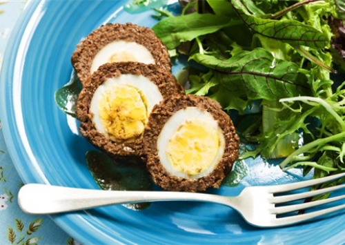 Bolinhos de carne moída recheado com ovos