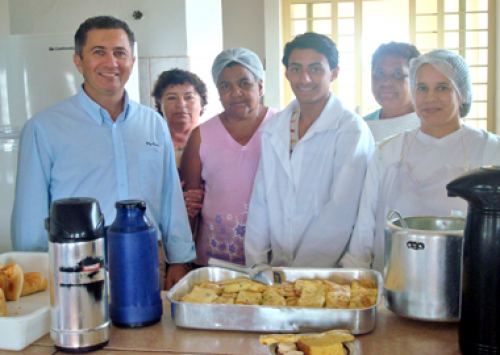 Hy-Line promove ações com a terceira idade na Semana do Ovo