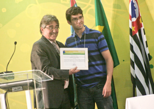 Prêmio da Ubabef no SIAV incentiva academia, pesquisa e mercado