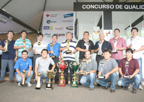 Campeões de Qualidade receberam troféus na Festa do Ovo 2013