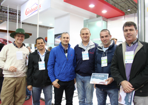 Lembrando o Dia do Avicultor, produtores foram aplaudidos no SIAV