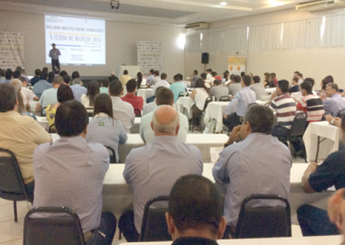 Hy-Line do Brasil realiza com sucesso seu X Curso de Manejo