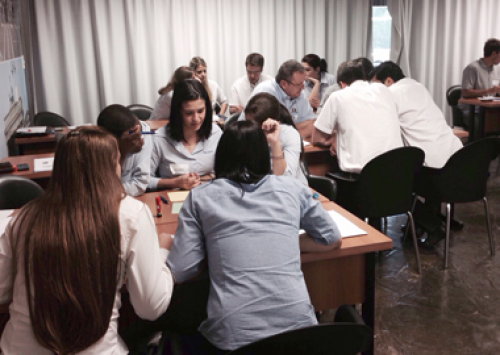 Hy-Line promove treinamento para líderes da empresa no Brasil