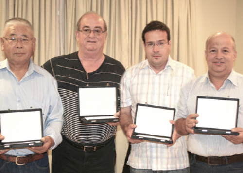 Planalto Postura homenageia quatro de seus profissionais de vendas