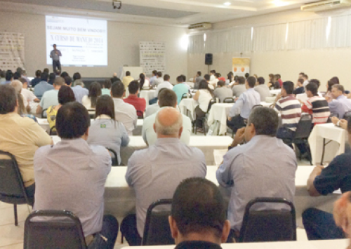Hy-Line do Brasil realiza seu XI Curso de Manejo em Bastos (SP)