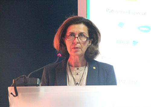 Diretora da Organização Mundial de Saúde Animal prestigia o Avisulat 2016