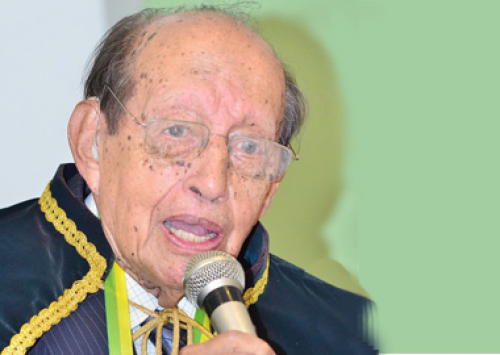 Veterinário mais antigo em atividade no Brasil completa 100 anos