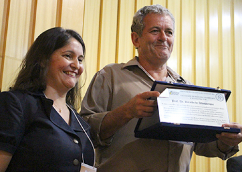 Prof. Ricardo de Albuquerque recebe homenagem durante Congresso da APA