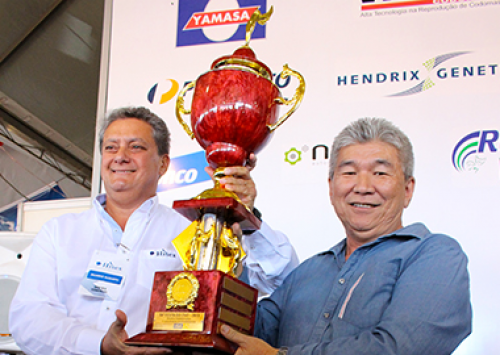 Os melhores em qualidade de ovos recebem seus troféus em Bastos 