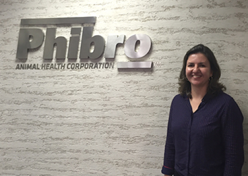 Patrícia Tironi Rocha é a nova gerente técnica de aves da Phibro