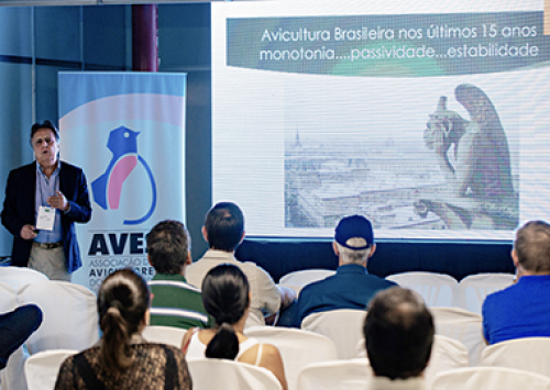 Influenza aviária é tema no Qualificaves durante a V Semana Tecnológica 