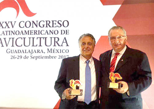 Paulo Martins e Nestor Freiberger recebem homenagem no México