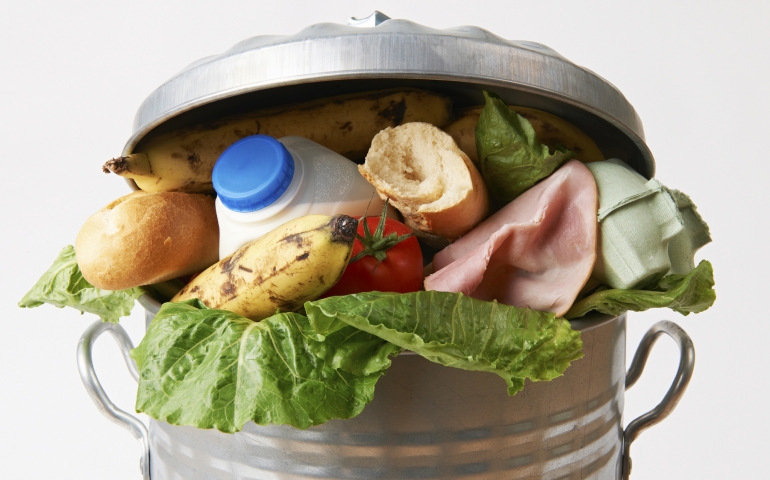 Pesquisa revela que família brasileira desperdiça 128 quilos de comida por ano