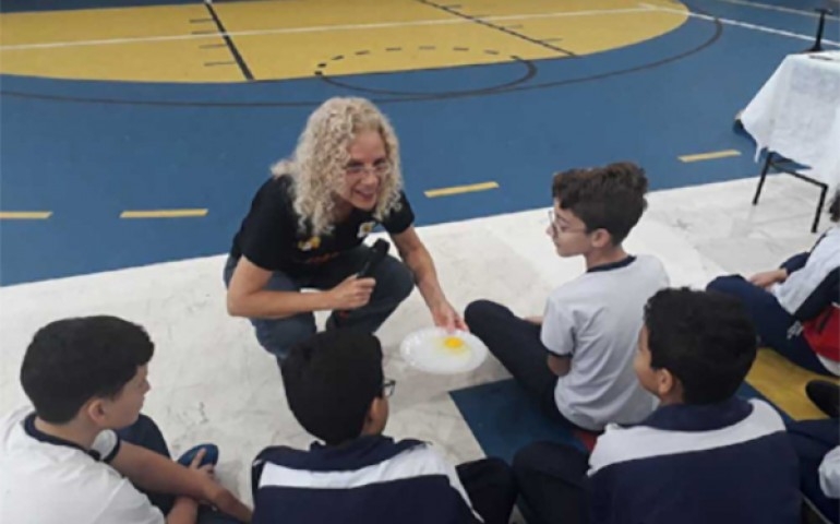 Colégio São Luiz do Gonzaga recebe nutricionista do IOB para palestra