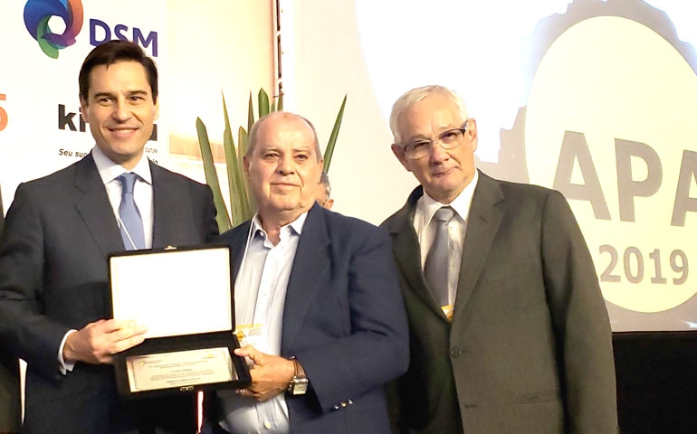 Congresso da APA homenageia professores de destaque na avicultura brasileira