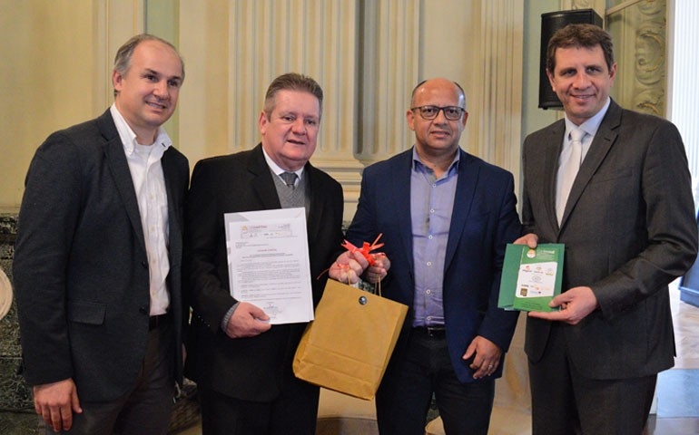 Organizadores da Conbrasul entregam convite ao governo do RS