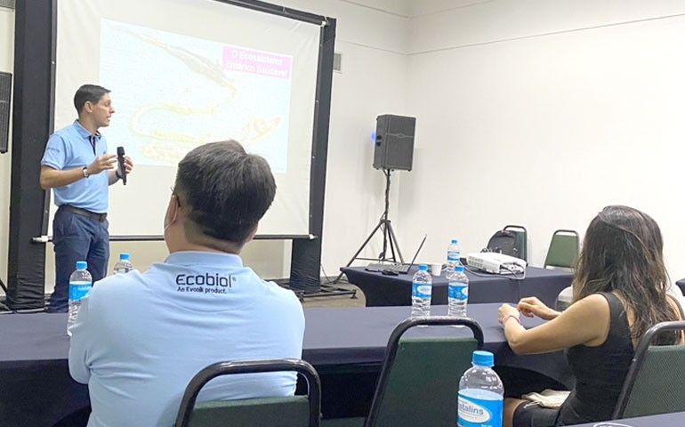 Evonik promoveu palestra especial com avicultores de Bastos e região