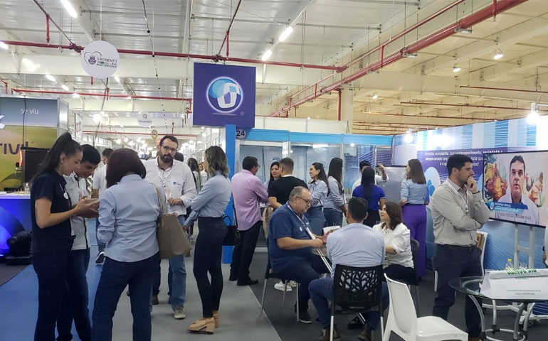 Movimento expressivo, negócios e muito network marcaram o 1º dia da 7ª Feira da Avicultura do Nordeste