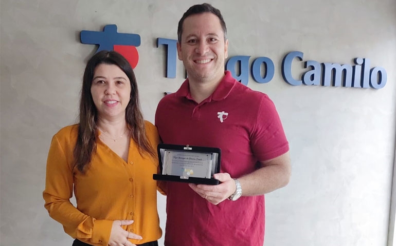 IOB homenageia o judoca Tiago Camilo por promover o consumo de ovos