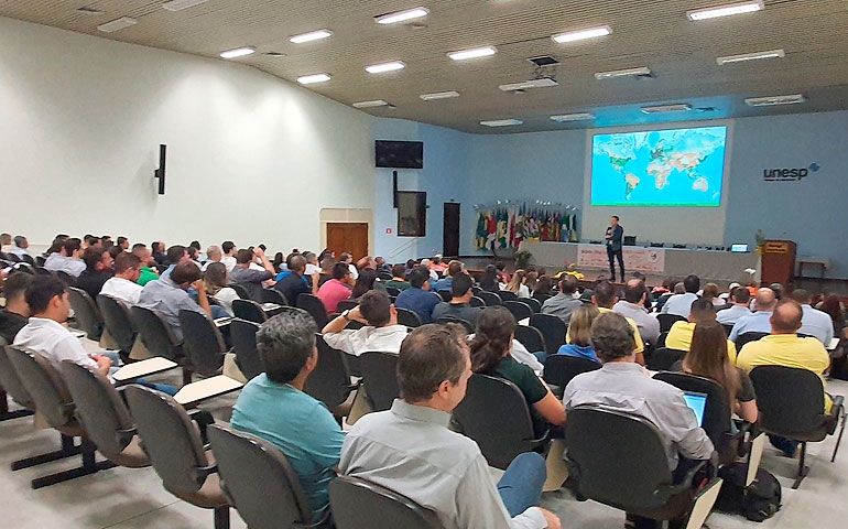 XXII Simpósio de Atualização em Postura Comercial destaca inovações e desafios da avicultura moderna