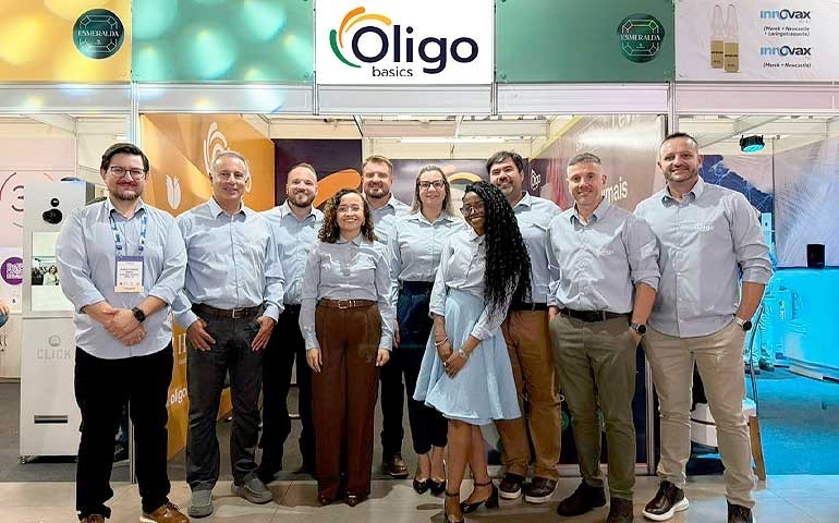 Diretor Técnico Global de Avicultura do Innovad Group prestigia Oligo Basics no SBSA 2026 e destaca força da empresa no setor avícola