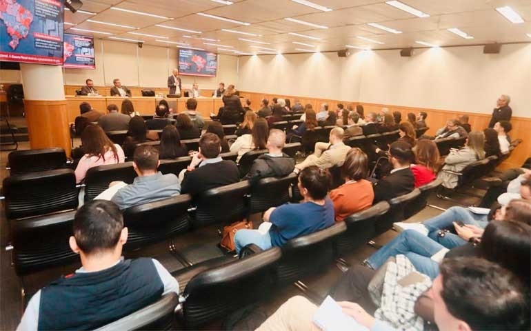 Sindirações promove palestra sobre os impactos da reforma tributária na indústria de alimentação animal