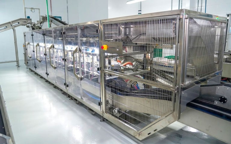 Pluma Agroavícola tem incubatório com sexagem de aves totalmente automatizado por IA, o primeiro do país