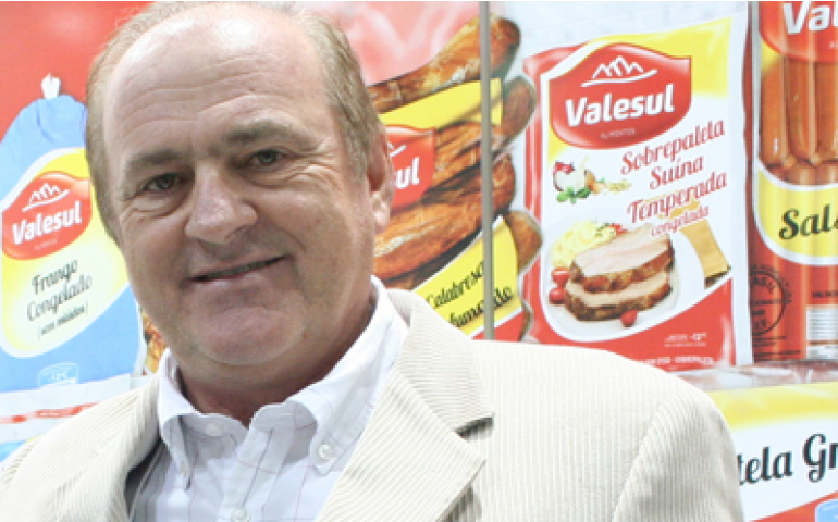 Novogen reúne avicultores para apresentar ações e inovações