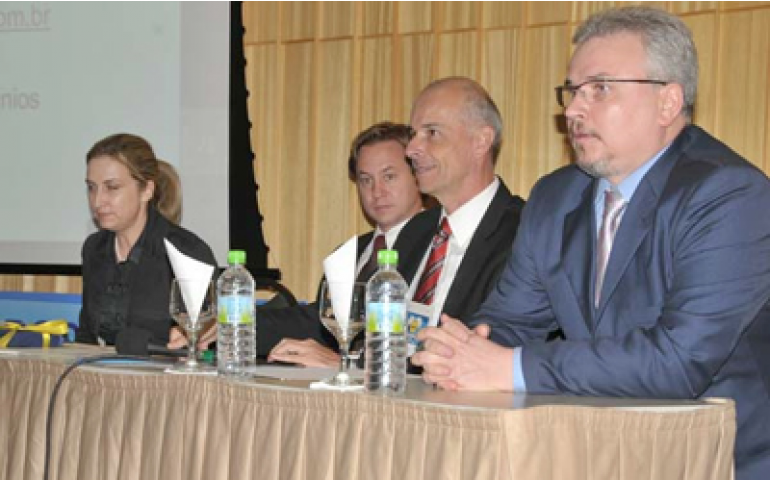 Painel destaca sanidade na avicultura de postura no Congresso da APA