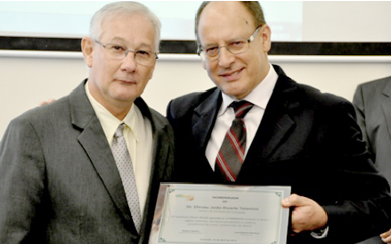 Embrapa Suínos e Aves ganha homenagem do Instituto Ovos Brasil