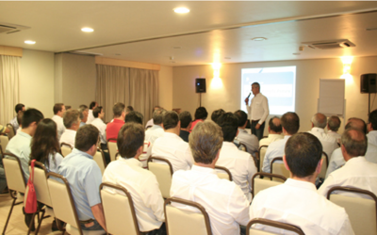 Workshop da Planalto Postura apresentou evolução das aves Dekalb