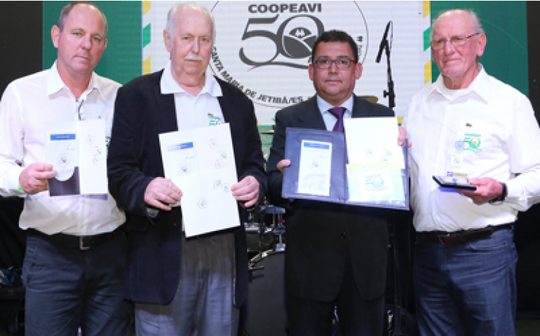 Coopeavi comemora 50 anos com festa, debates e livro