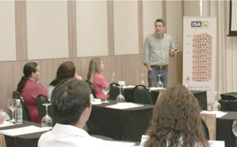 Isa-Hendrix no Brasil realizou jornada sobre incubação para parceiros