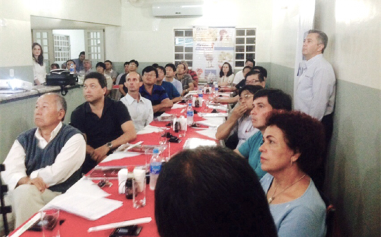 Hy-Line e IDEXX realizam eventos sobre boas práticas para sanidade avícola