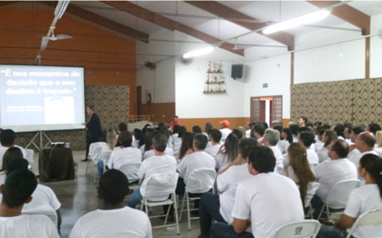 Hy-Line do Brasil reúne sua equipe para a reunião geral anual