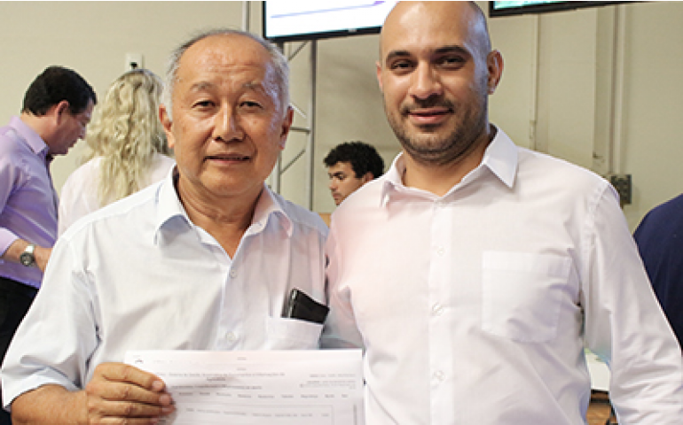 Defesa Sanitária entrega 32 registros de granjas de Bastos 