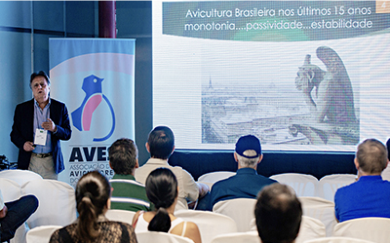 Influenza aviária é tema no Qualificaves durante a V Semana Tecnológica 