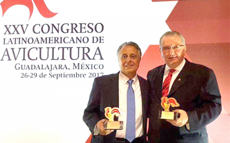 Paulo Martins e Nestor Freiberger recebem homenagem no México