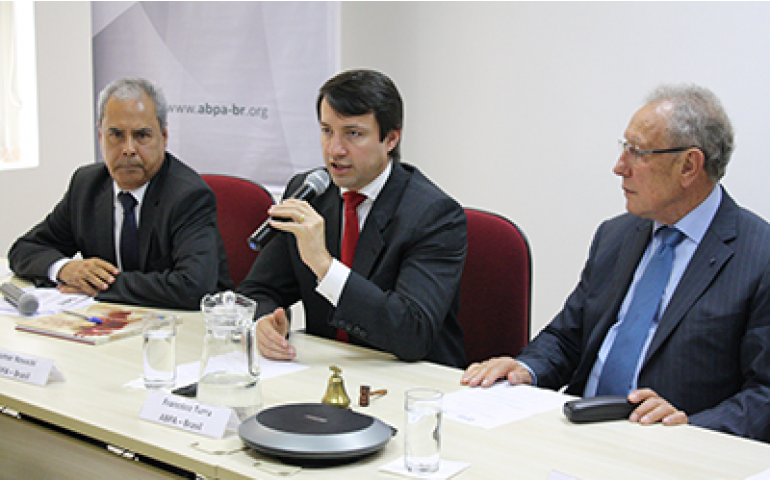 Setor avícola da América do Sul debate no Brasil a modernização da ALA