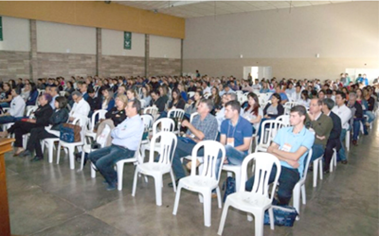 Jornada Técnica de Bastos debate sanidade, grãos, ácaros e ovos especiais