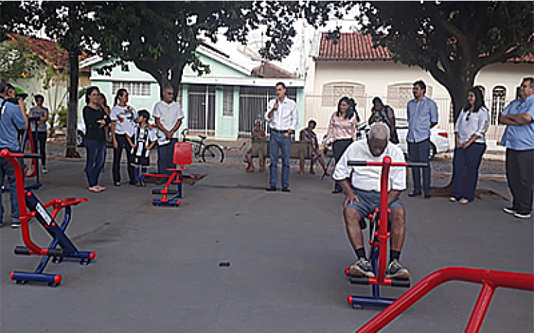 Hy-Line do Brasil participa de projeto Academia ao Ar Livre em Nova Granada