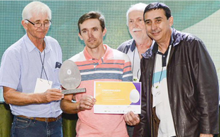 Denerson Tesch é bicampeão no 4º Concurso de Qualidade de Ovos da Coopeavi